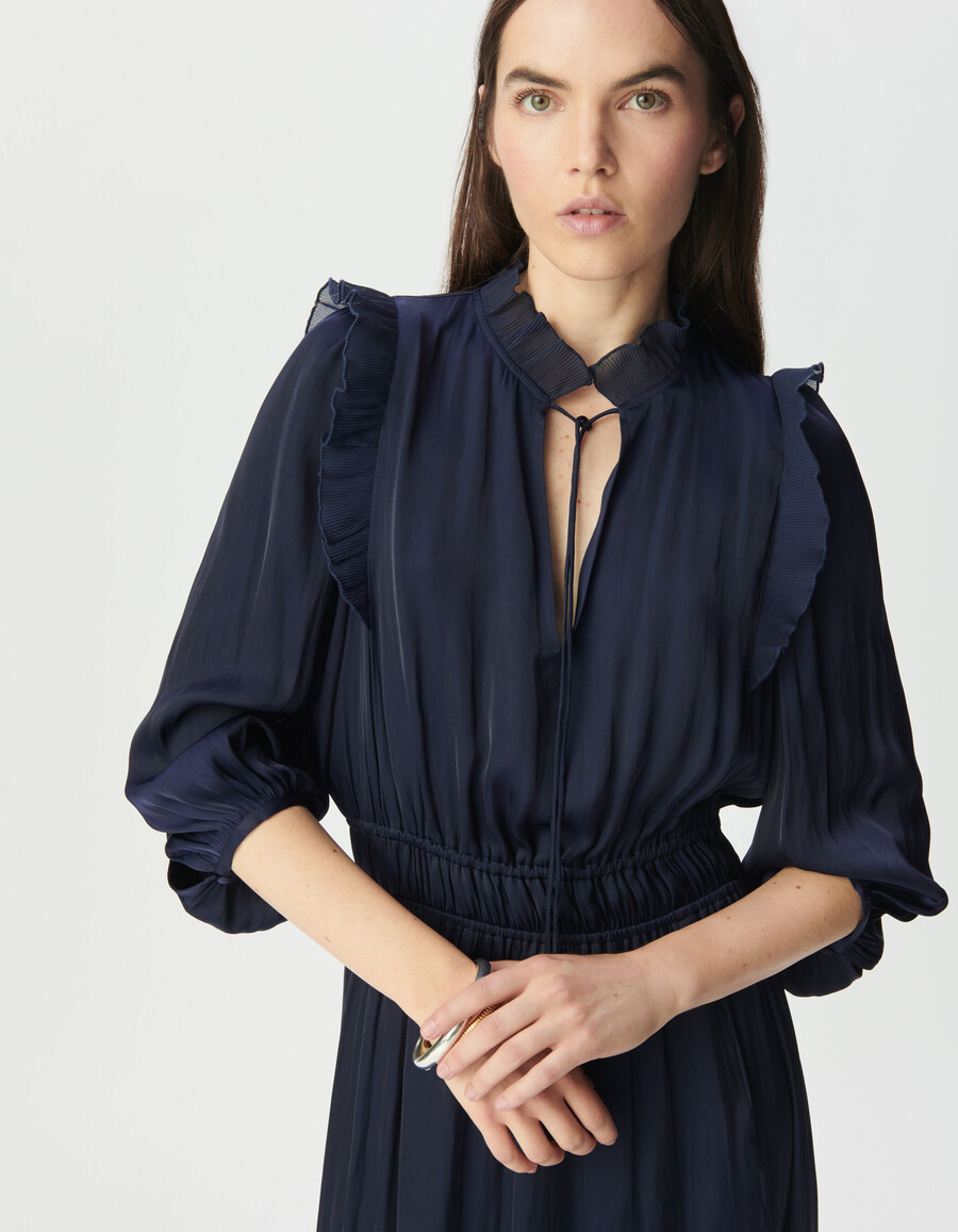vestido fluido azul marino para mujer con volantes plisados