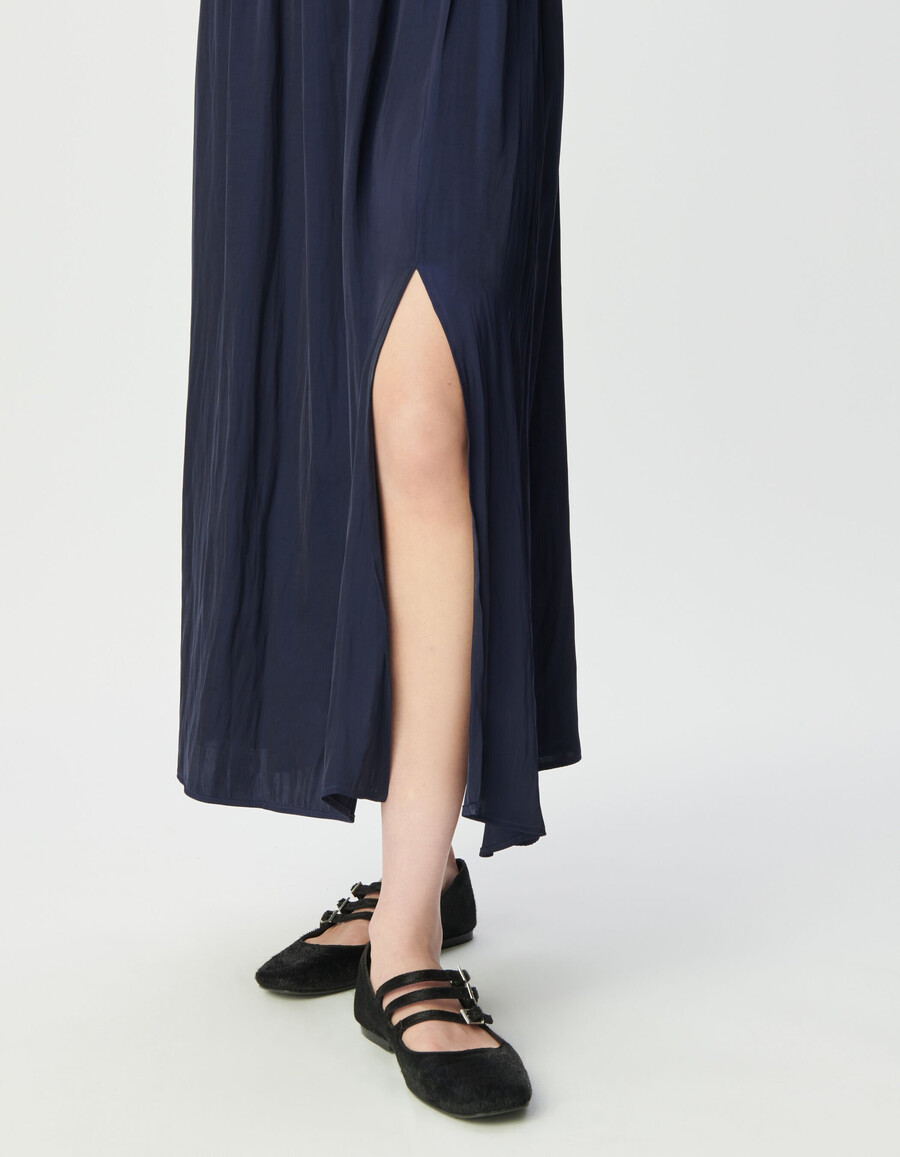 vestido fluido azul marino para mujer con volantes plisados