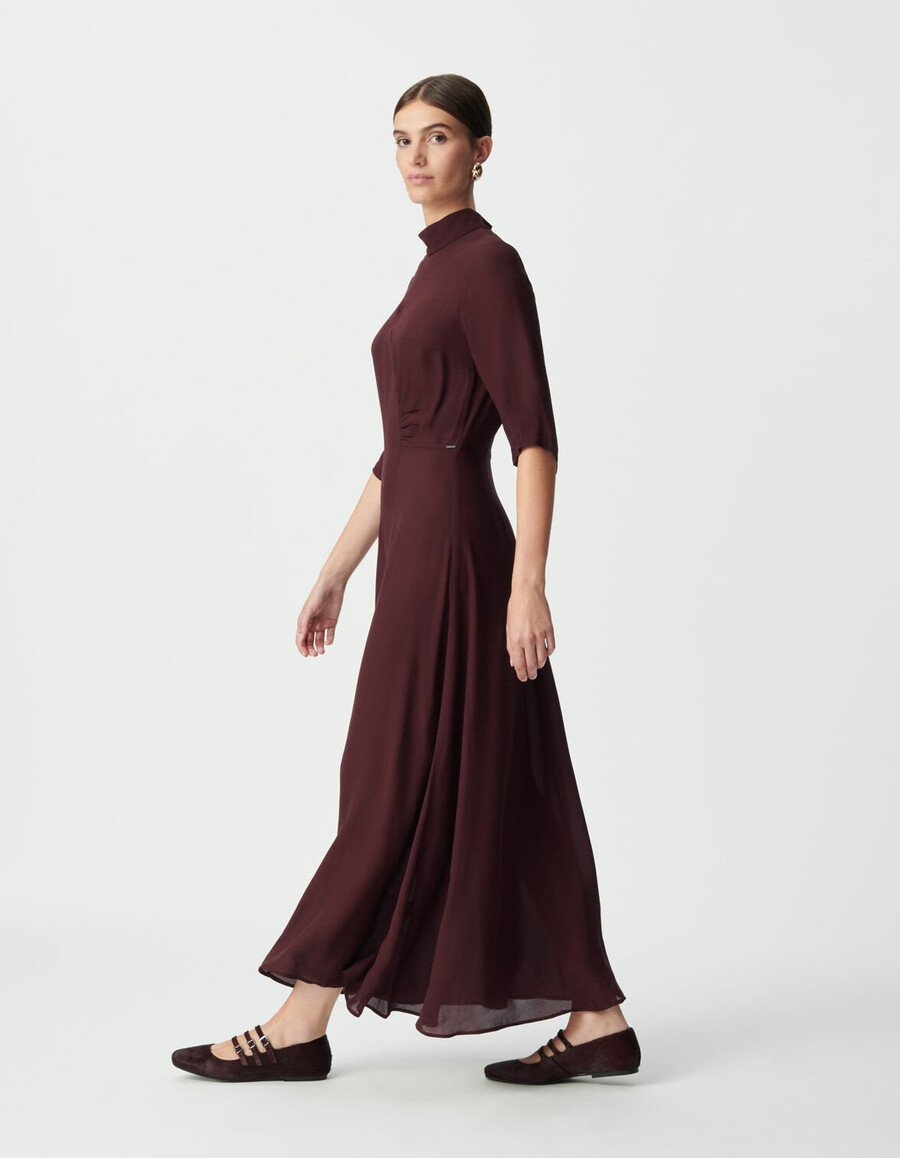 vestido largo burdeos de cuello alto para mujer