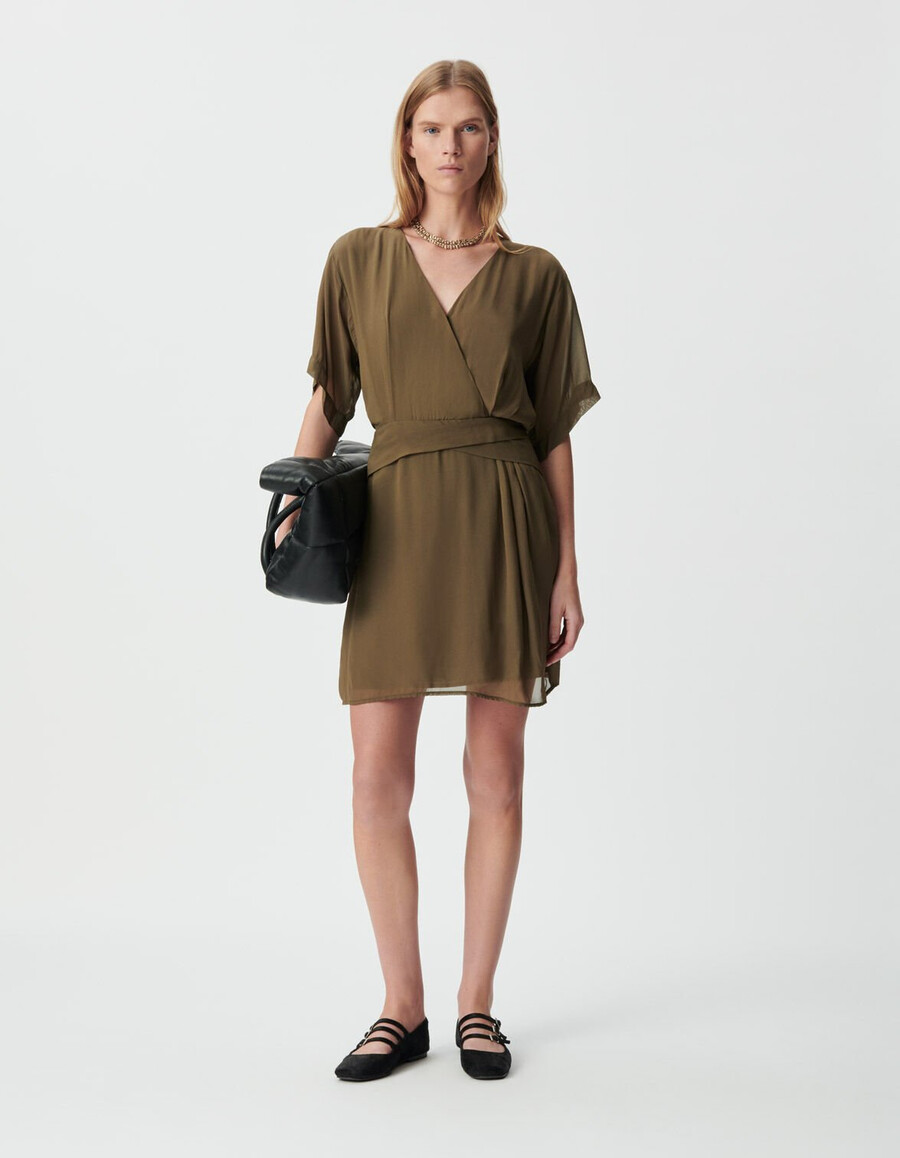 vestido cruzado color caqui con cintura drapeada para mujer