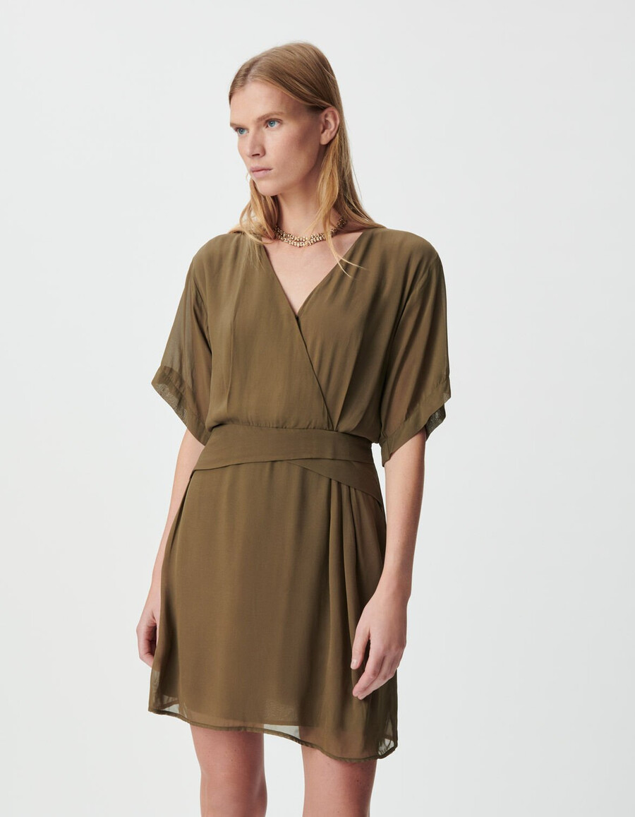 vestido cruzado color caqui con cintura drapeada para mujer