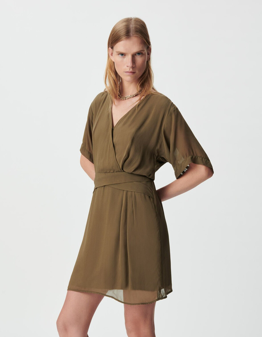 vestido cruzado color caqui con cintura drapeada para mujer