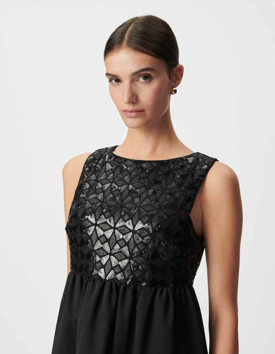 vestido negro de mujer con bordado gráfico de lentejuelas