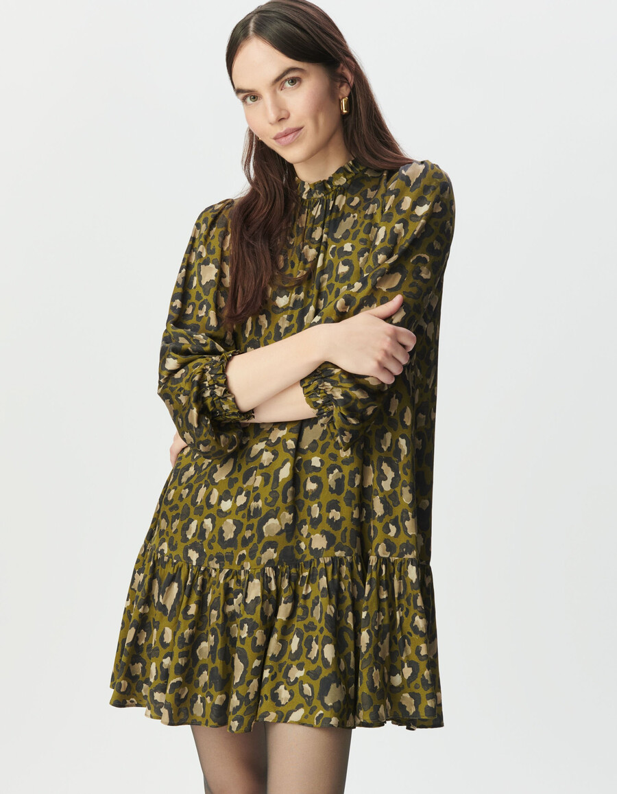 vestido holgado color caqui para mujer con estampado de leopardo tachas