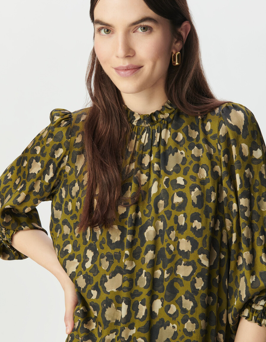 vestido holgado color caqui para mujer con estampado de leopardo tachas