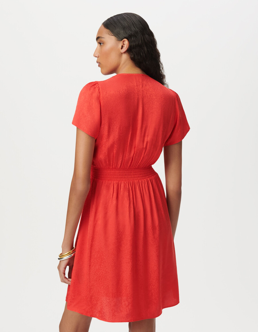 vestido de mujer en jacquard de satén rojo con estampado animal