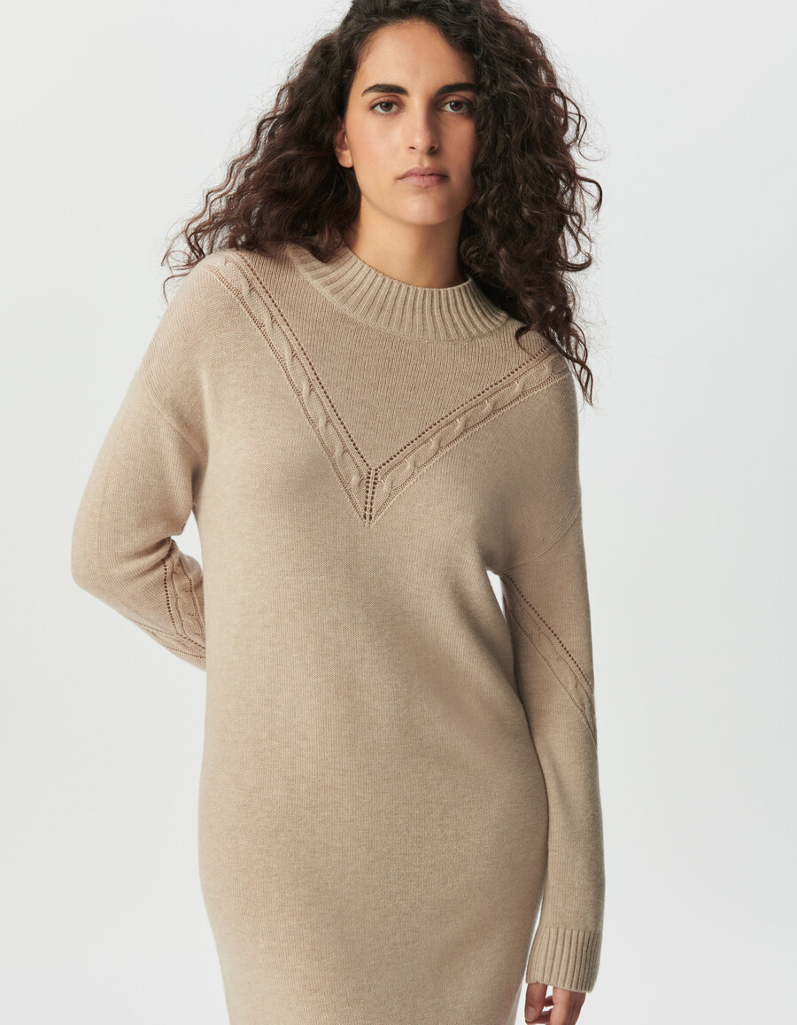 vestido tipo suéter beige para mujer con punto trenzado