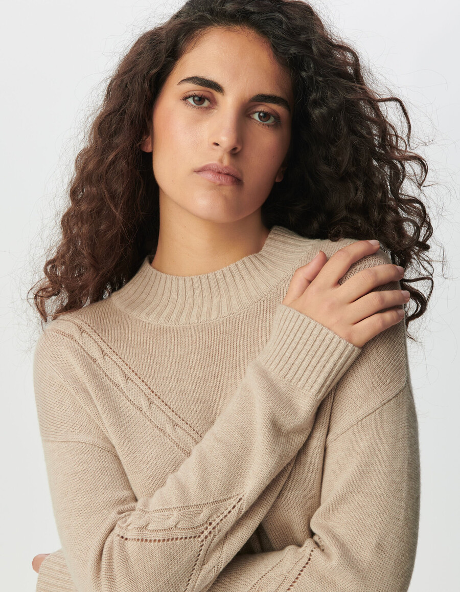 vestido tipo suéter beige para mujer con punto trenzado