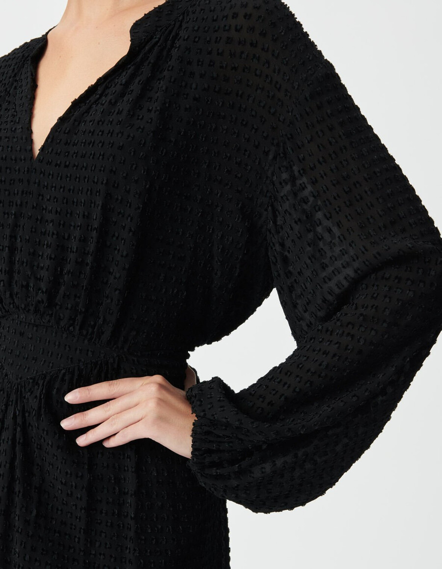 vestido negro de manga larga con cuello en v para mujer
