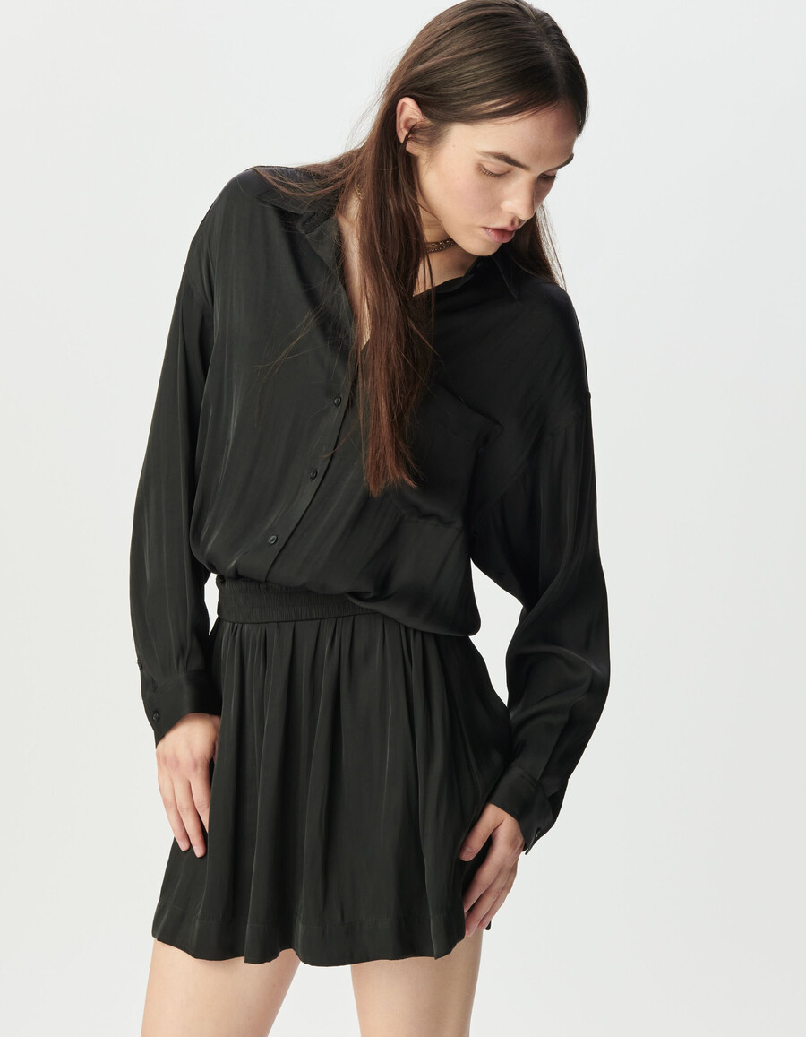 vestido camisero de satén negro con efecto trampantojo para mujer