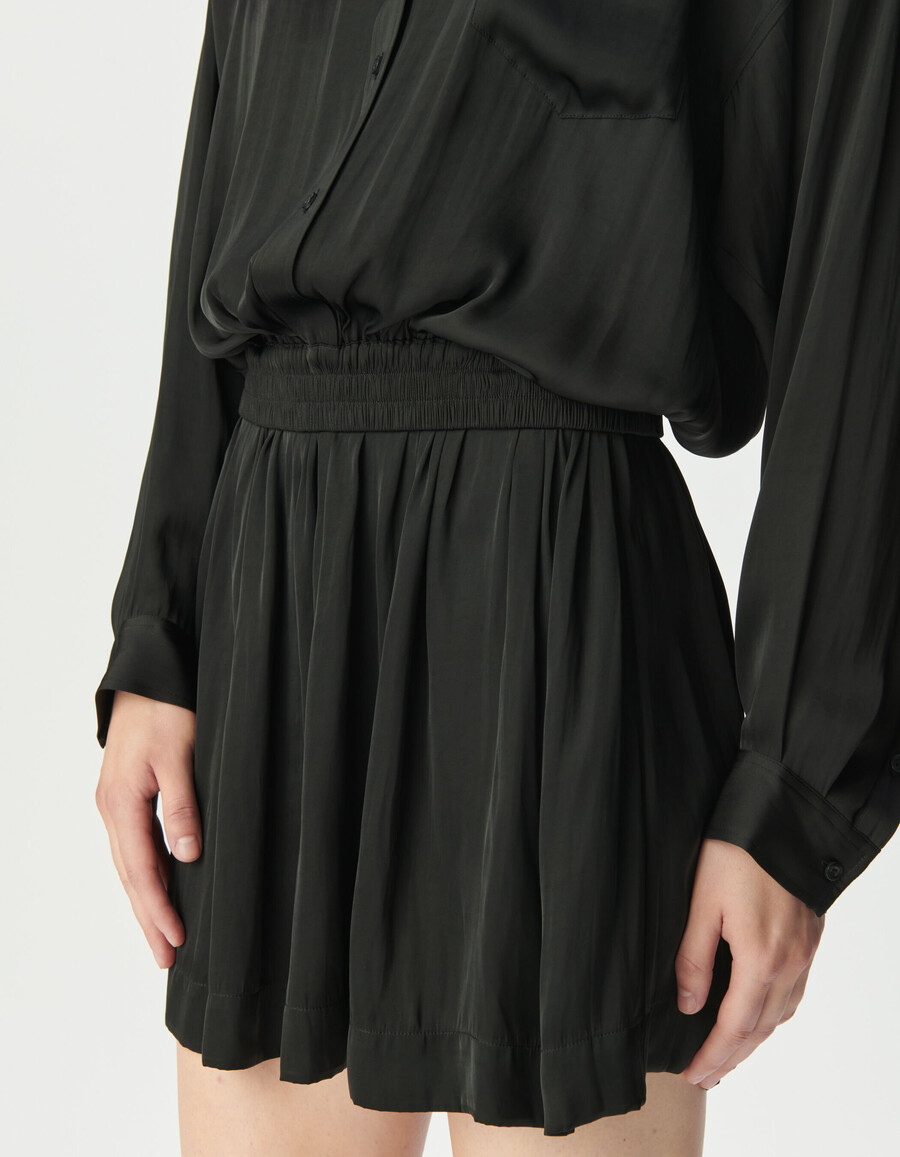 vestido camisero de satén negro con efecto trampantojo para mujer