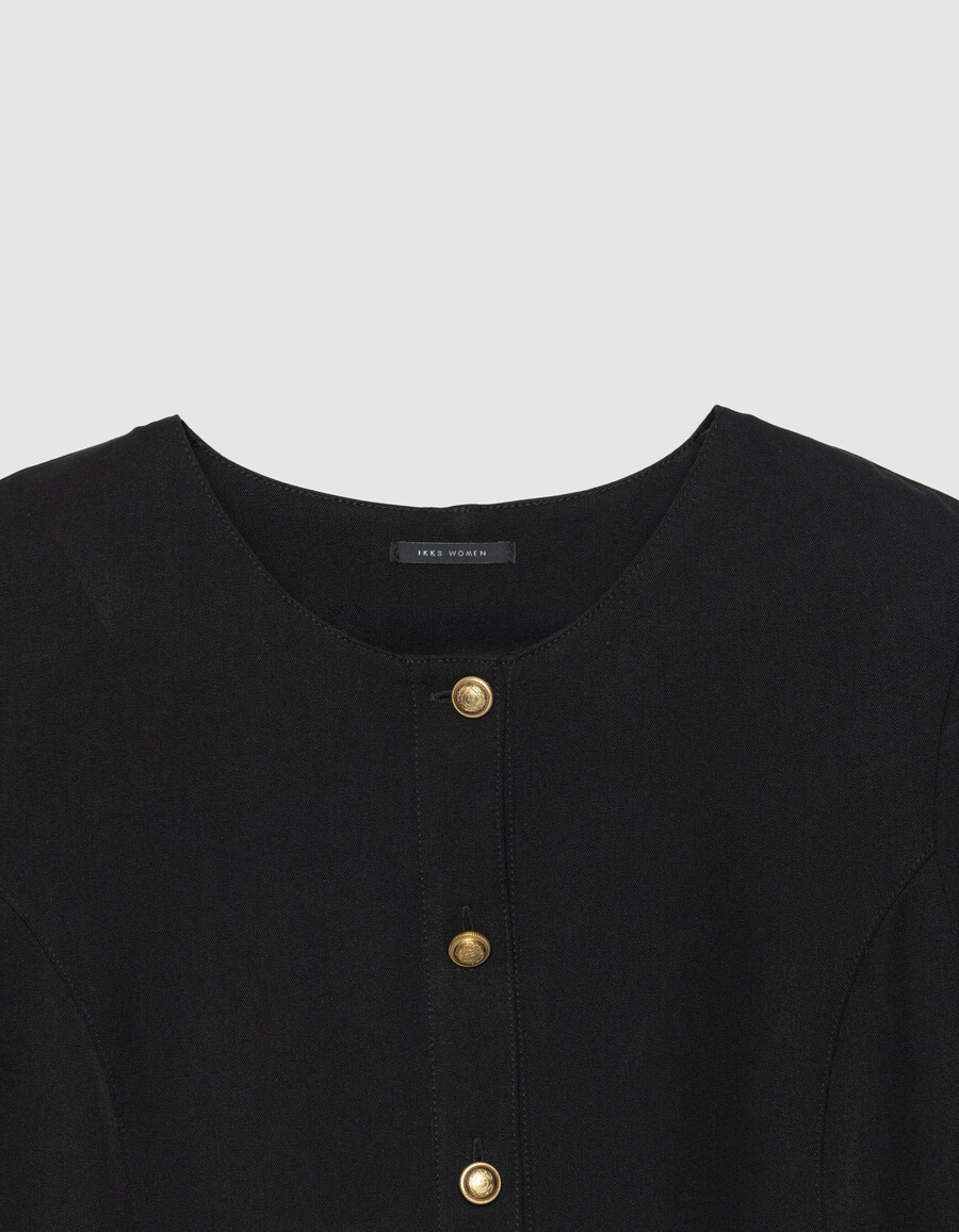 vestido corto negro abotonado al frente para mujer