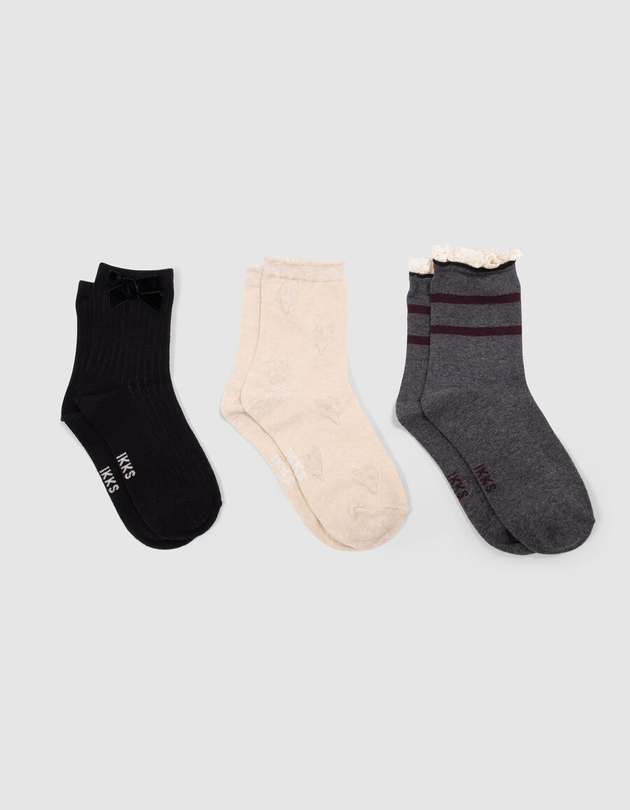 calcetines beige negros y grises para niña