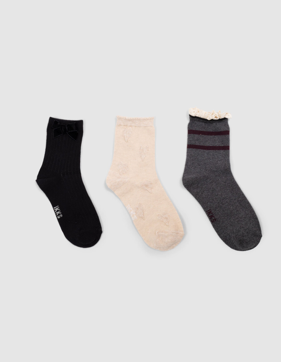 calcetines beige negros y grises para niña