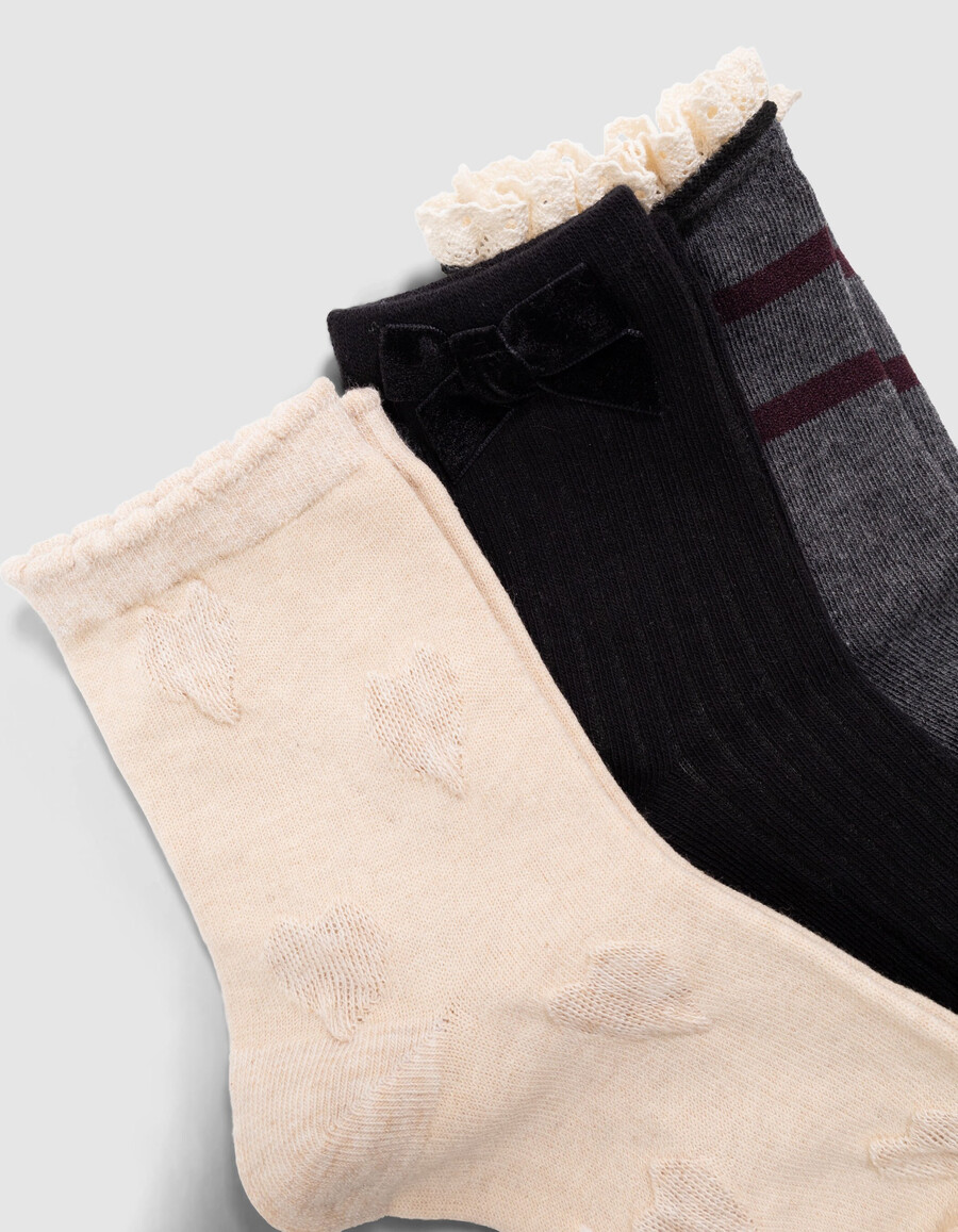calcetines beige negros y grises para niña