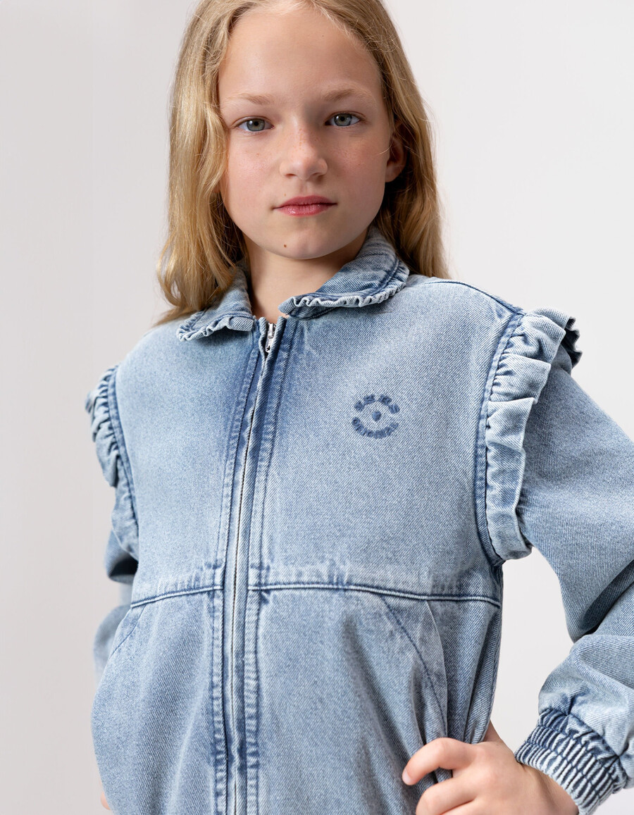 chaqueta vaquera azul para niña con mangas desmontables