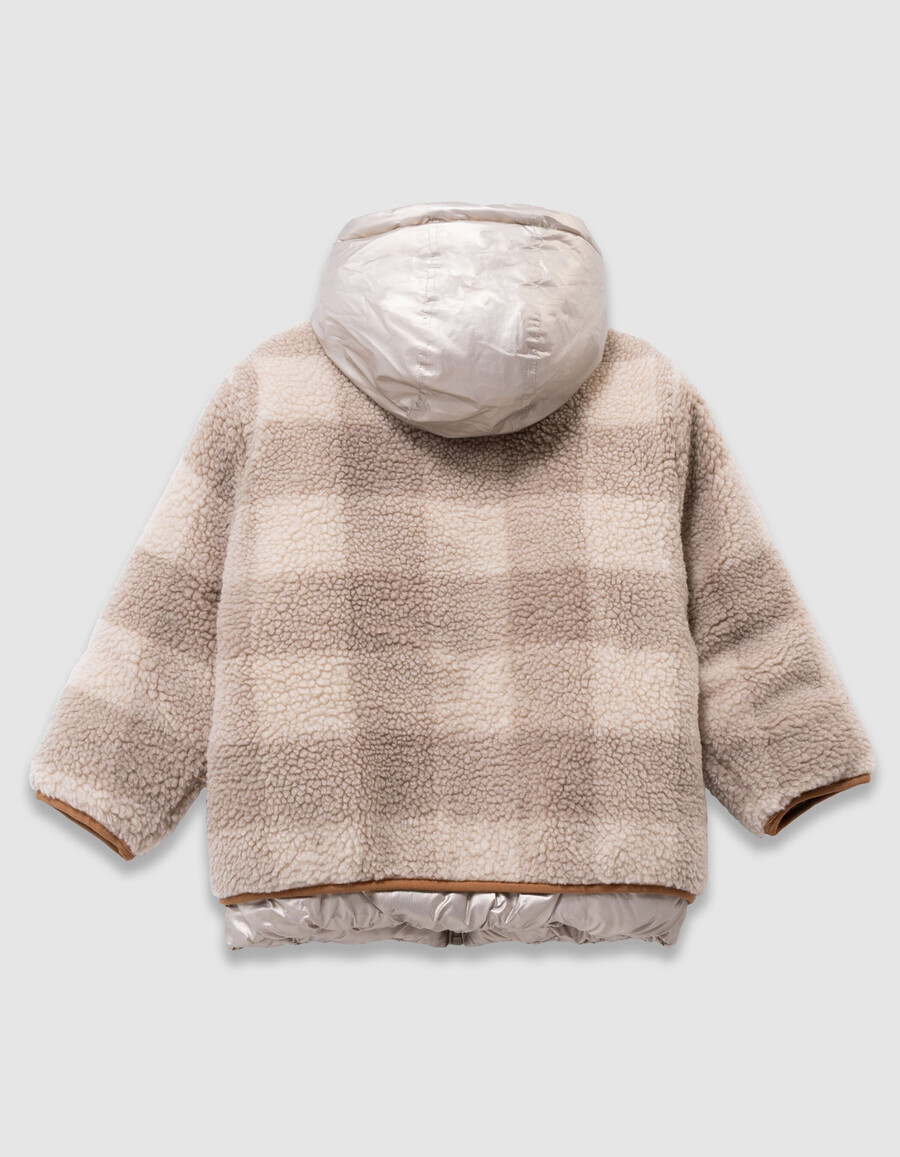 chaqueta acolchada reversible con cuadros dorados y sherpa para niña