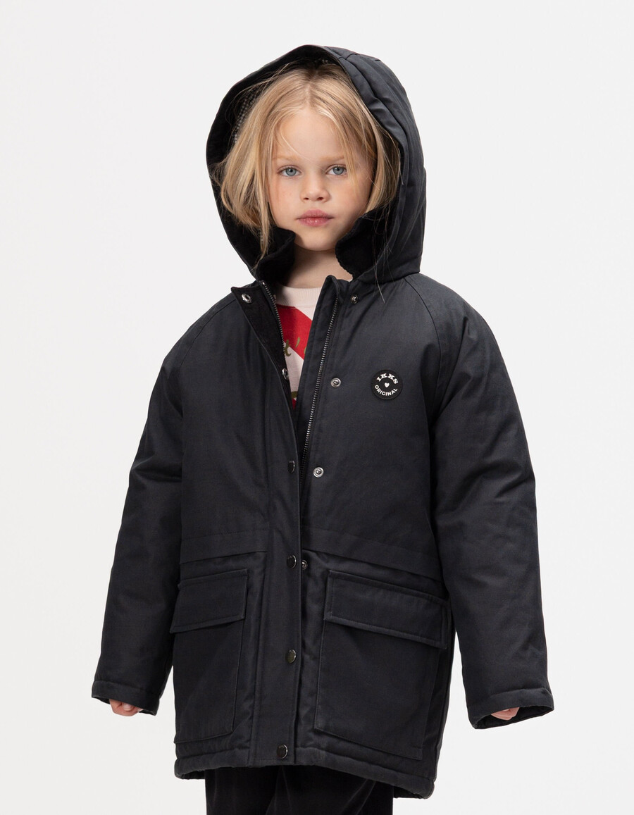 parka negra y chaleco rojo 2 en 1 para niña