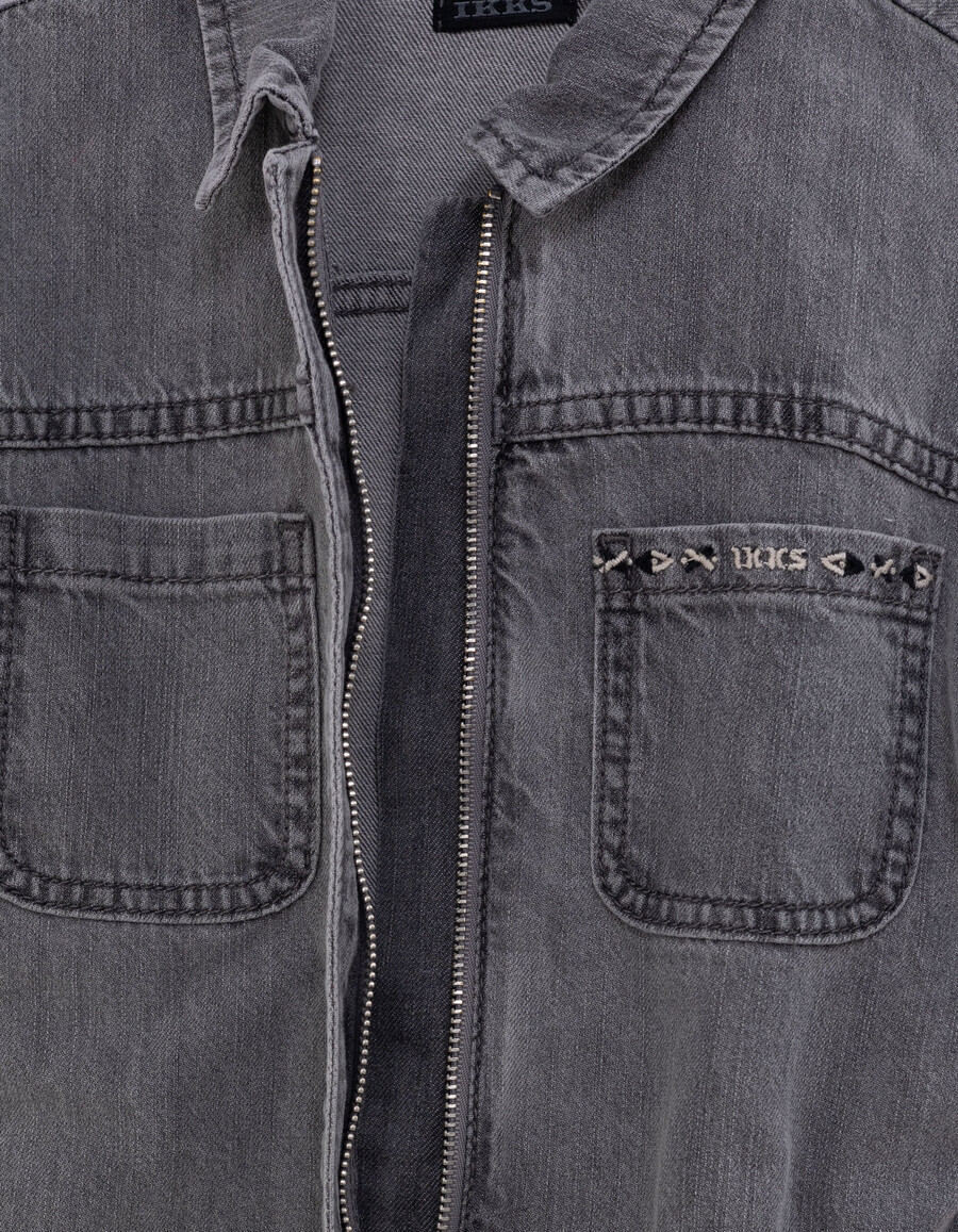 vestido vaquero gris con cinturón estampado de algodón orgánico para niña