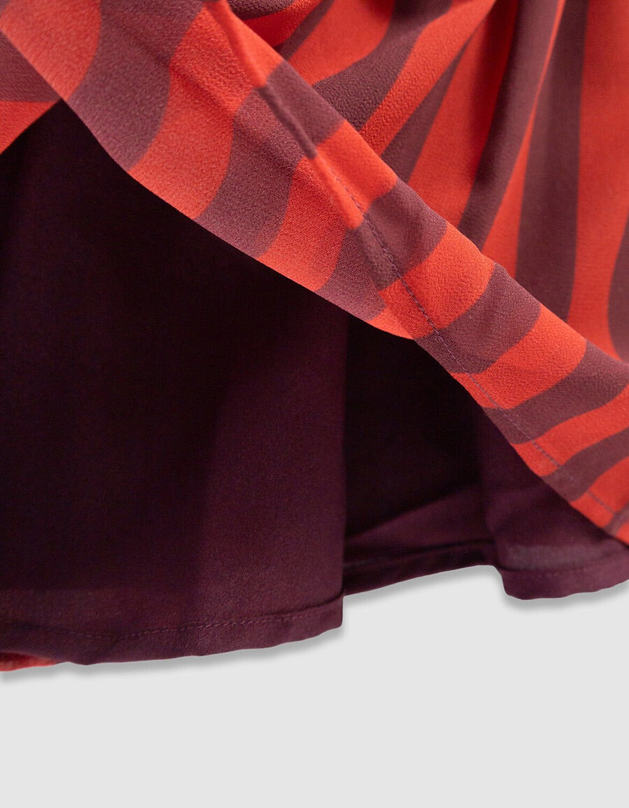 vestido de niña de punto gris mixto con rayas rojas