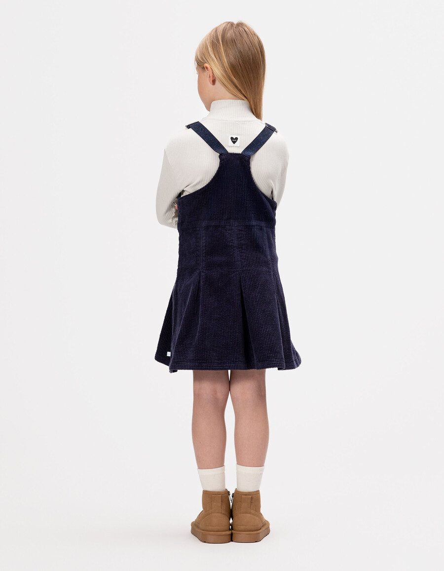 vestido de terciopelo azul marino y camiseta blanca 2 en 1 para niña