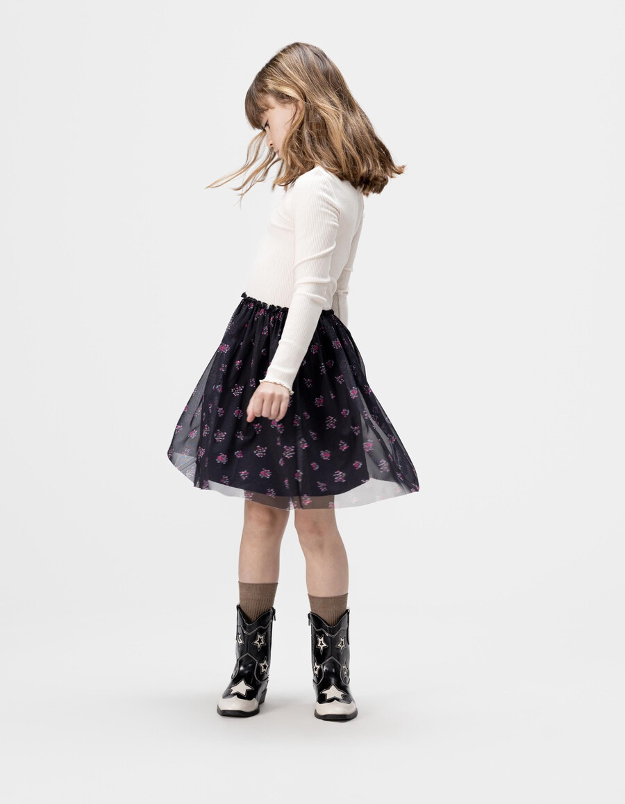 vestido de niña de tul en mezcla de tejidos crudo y bouquet