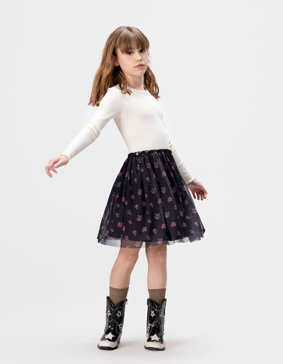 vestido de niña de tul en mezcla de tejidos crudo y bouquet