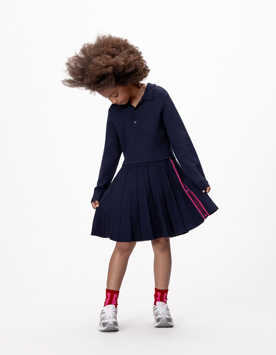 vestido plisado de punto azul marino de manga larga para niña