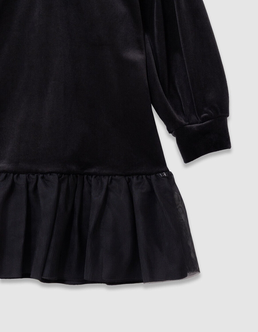 vestido de niña de terciopelo negro bordado con volantes de tul