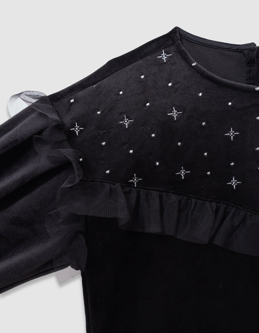 vestido de niña de terciopelo negro bordado con volantes de tul