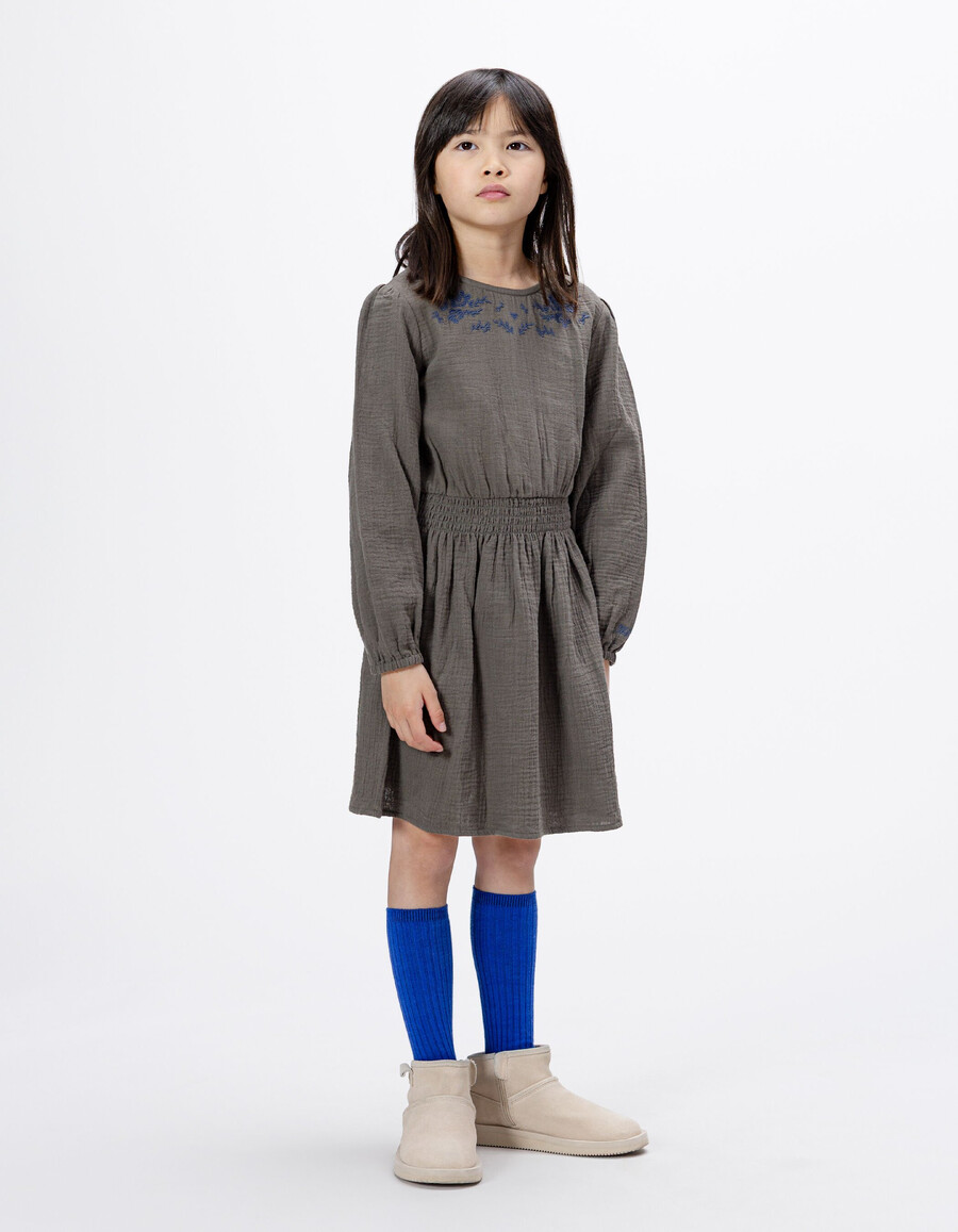 vestido caqui para niña con bordado de flores azul marino