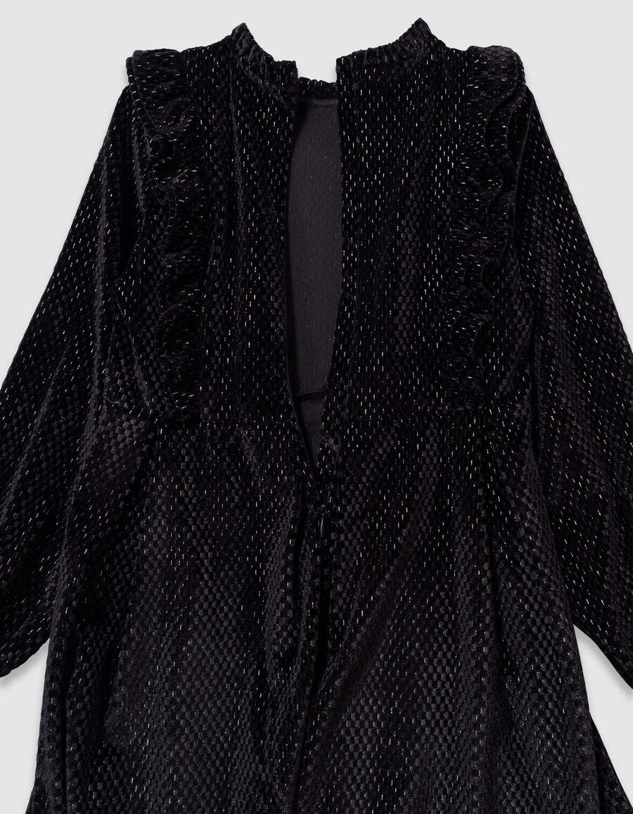 vestido de terciopelo negro para niña con detalle de volantes