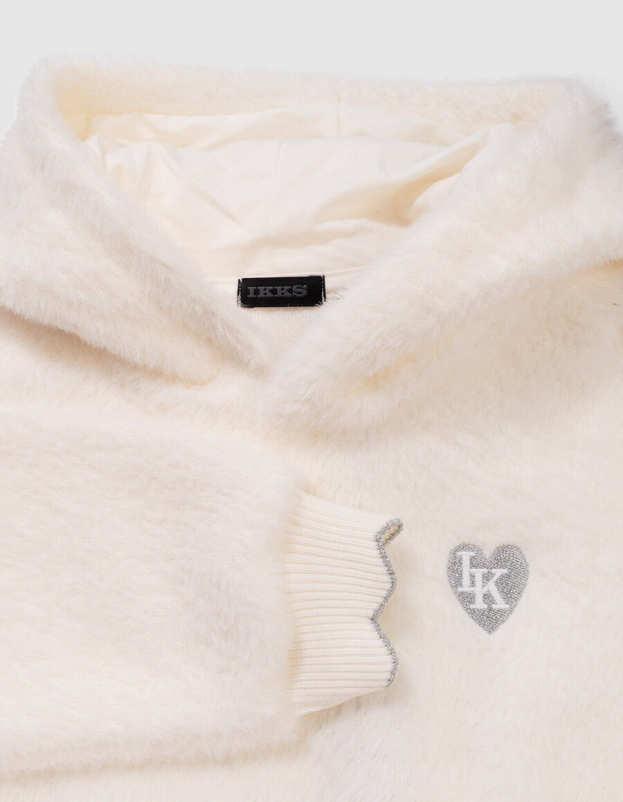 sudadera con capucha suave color crudo para niña con insignia de corazón