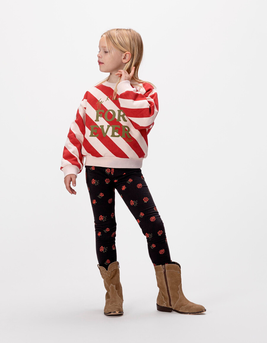 sudadera de niña con rayas rojas y rosas y eslogan