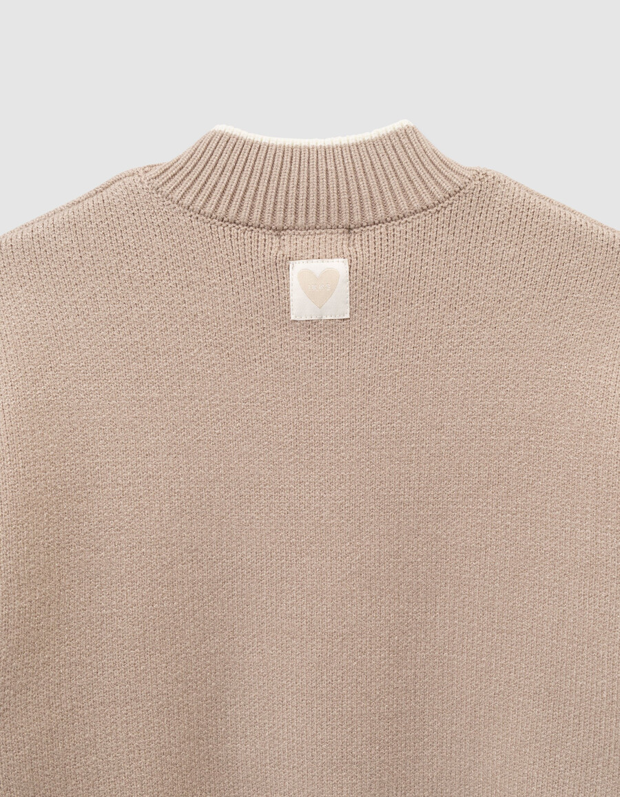 suéter de punto beige para niña con mangas desmontables