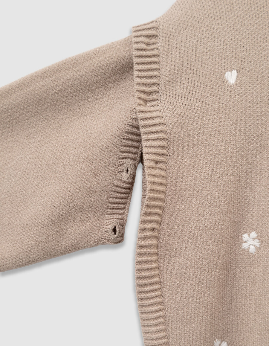 suéter de punto beige para niña con mangas desmontables