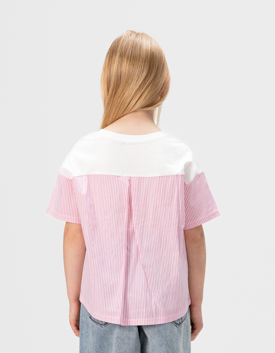 camiseta blanca de manga corta para niña con rayas rosas