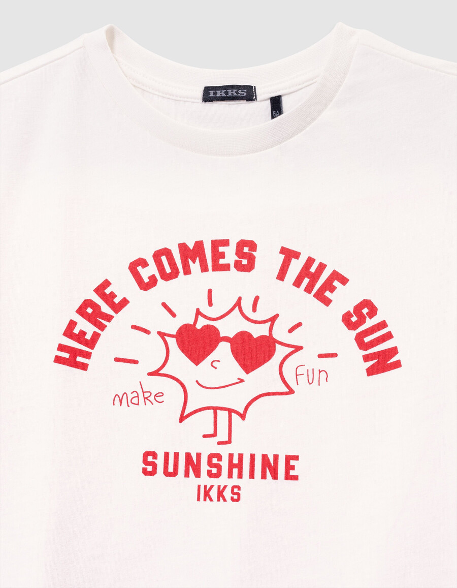 camiseta blanca de manga corta para niña con rayas rosas