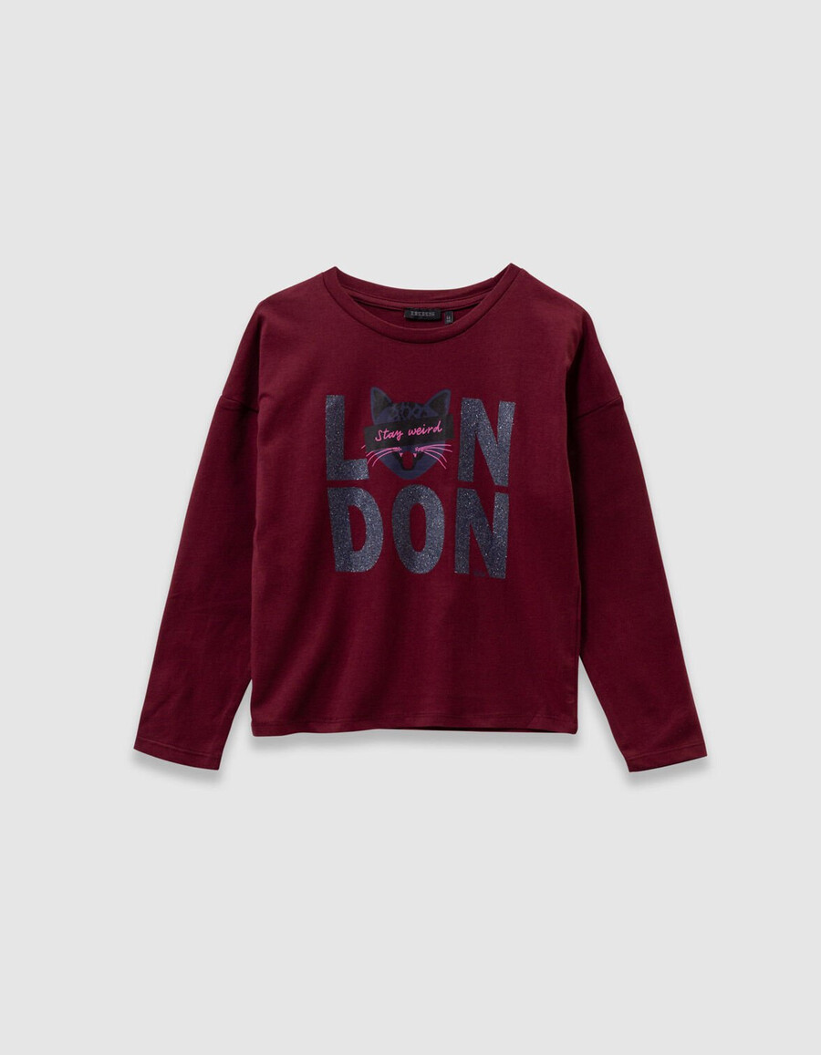 camiseta de algodón orgánico burdeos para niña con eslogan y gato