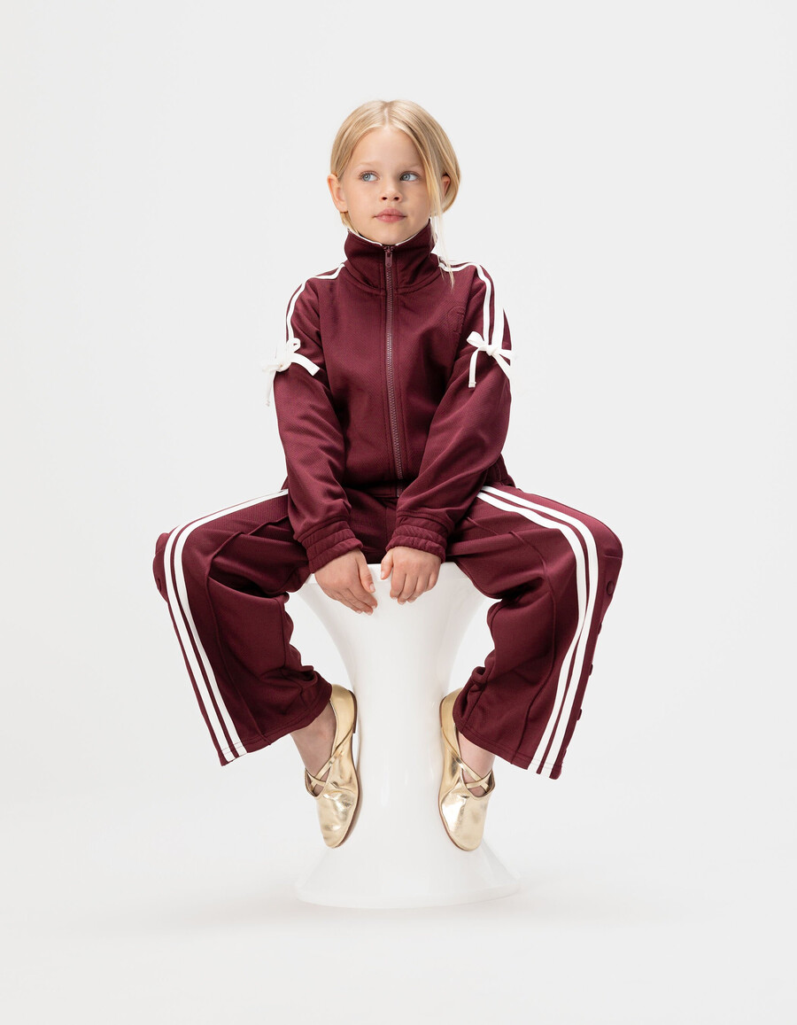 joggers burdeos para niña con rayas blancas