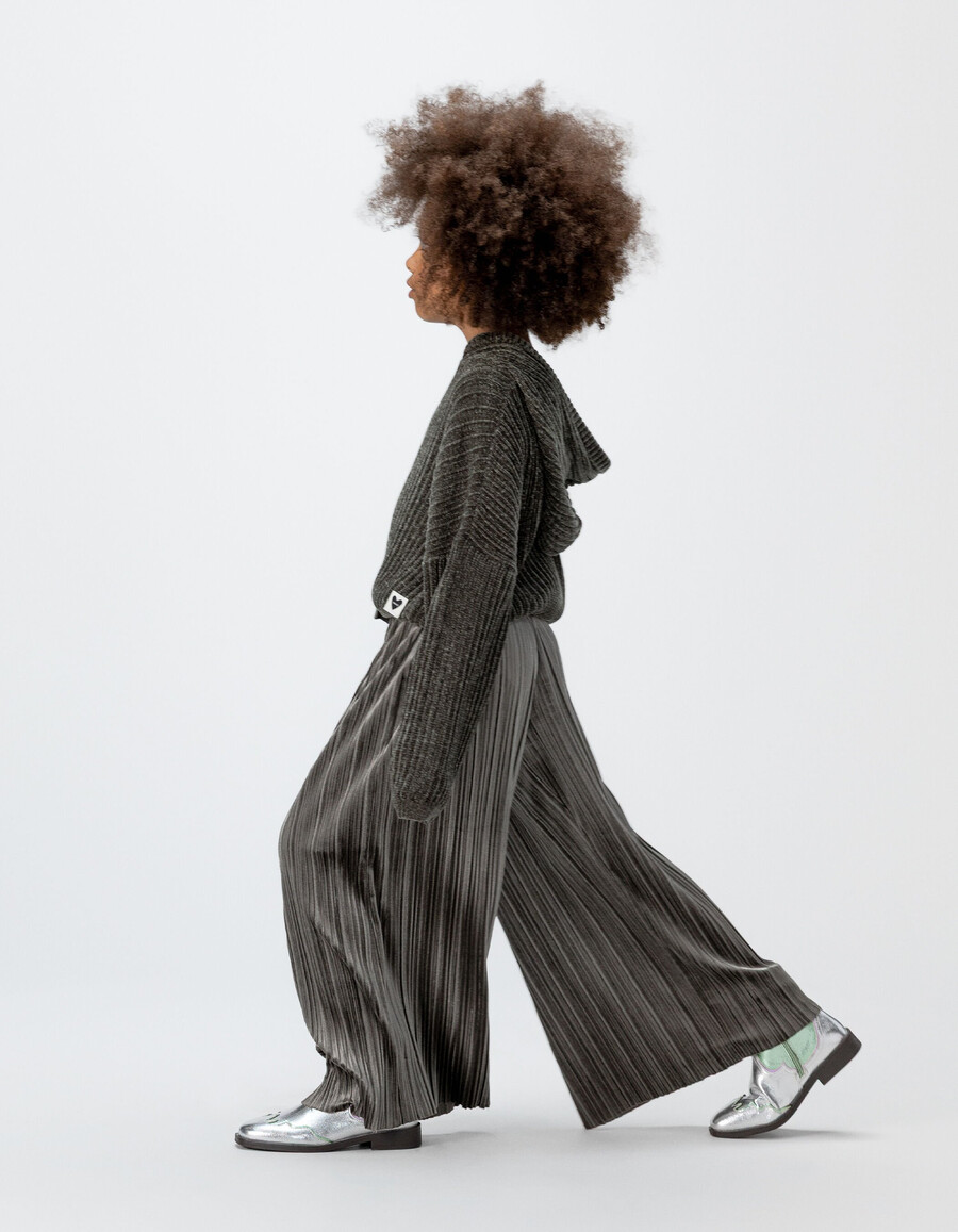 pantalones anchos plisados de terciopelo panne caqui para niña