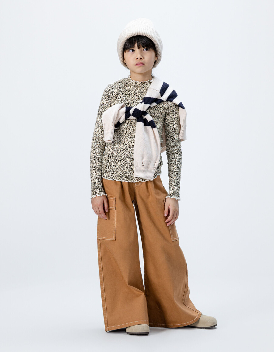 vaqueros anchos estilo cargo color camel para niña