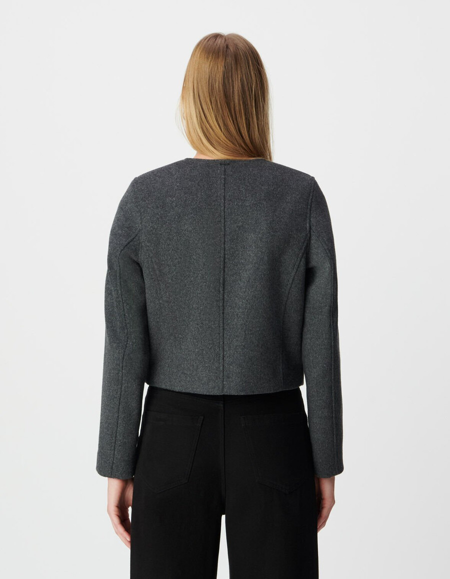 chaqueta de lana gris con botones de strass para mujer