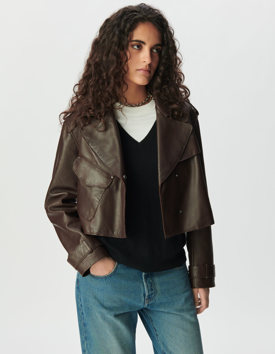 chaqueta corta estilo gabardina de cuero marrón para mujer