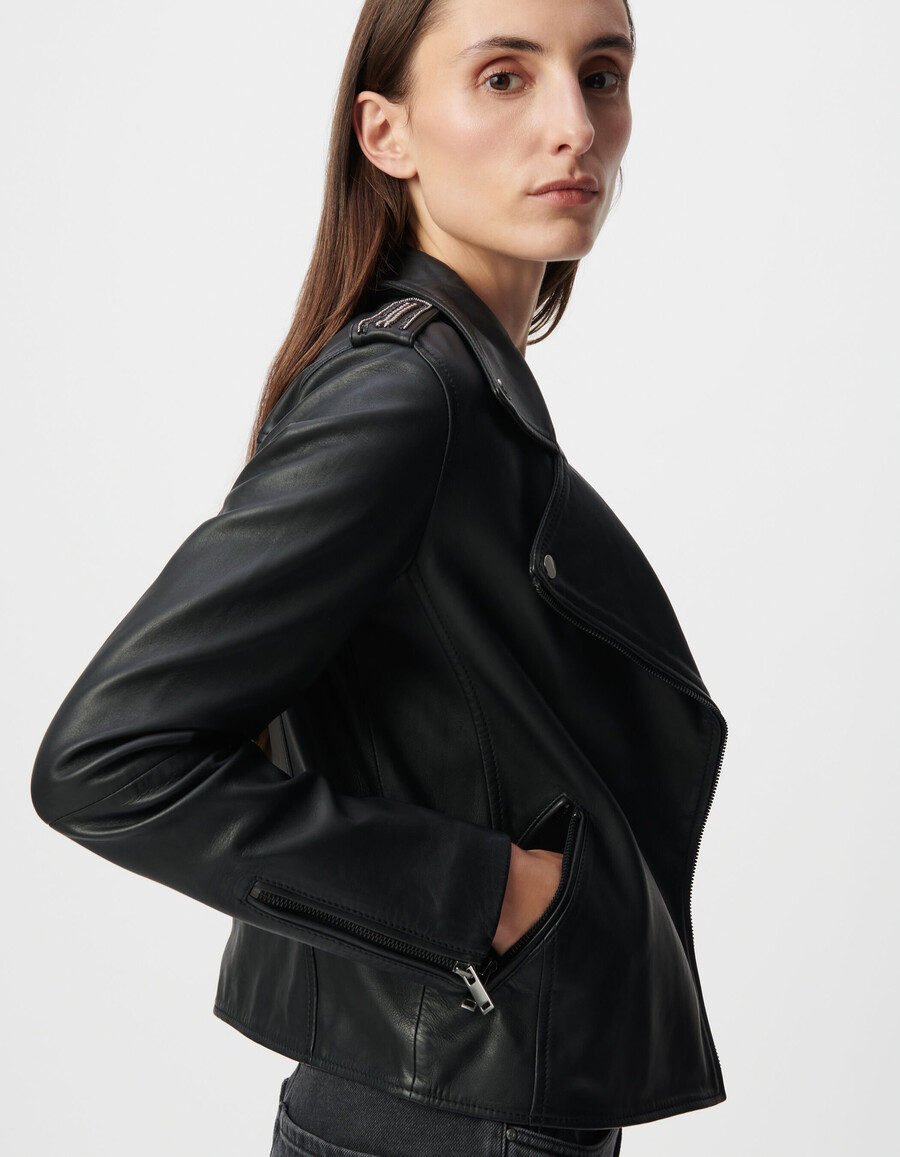 chaqueta de motociclista de cuero negro para mujer con capucha desmontable