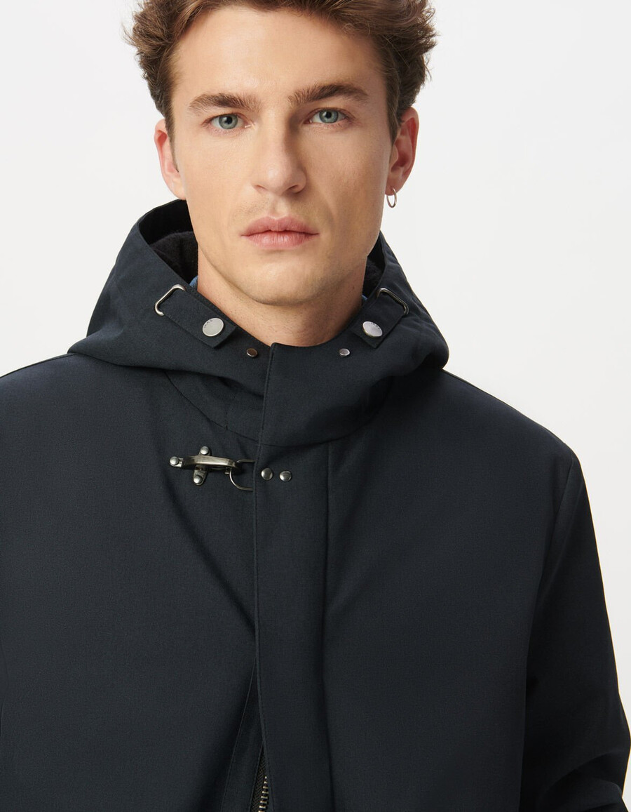 parka con capucha de longitud media azul marino para hombre