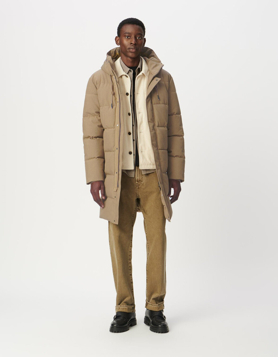 chaqueta larga acolchada impermeable beige para hombre