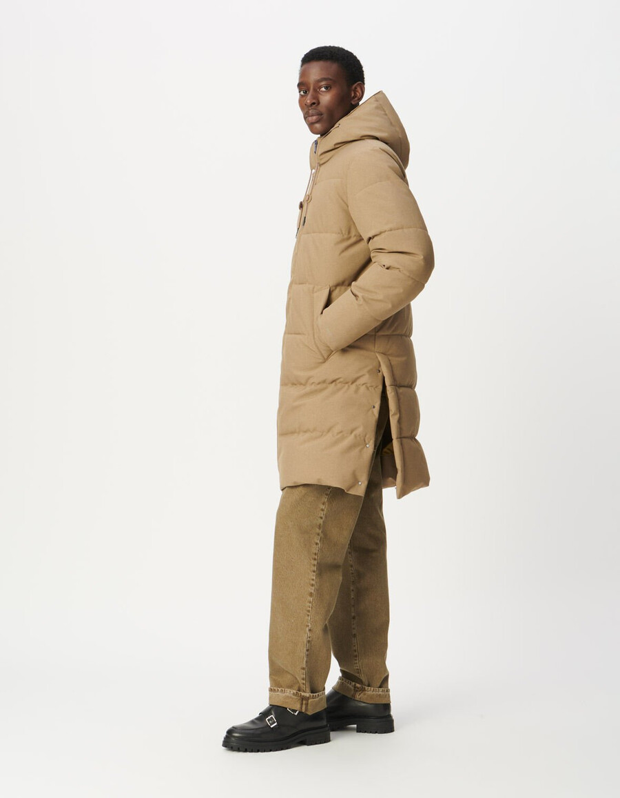 chaqueta larga acolchada impermeable beige para hombre