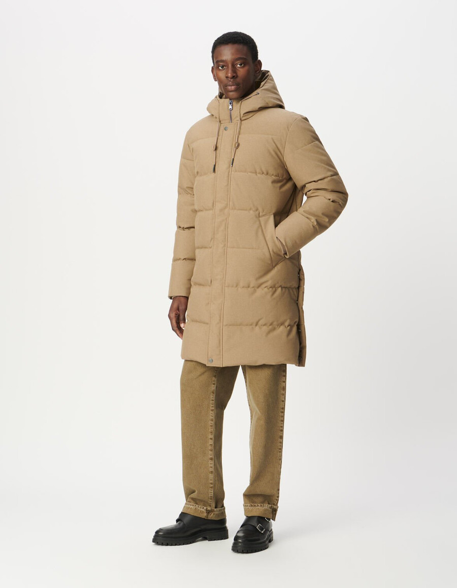 chaqueta larga acolchada impermeable beige para hombre