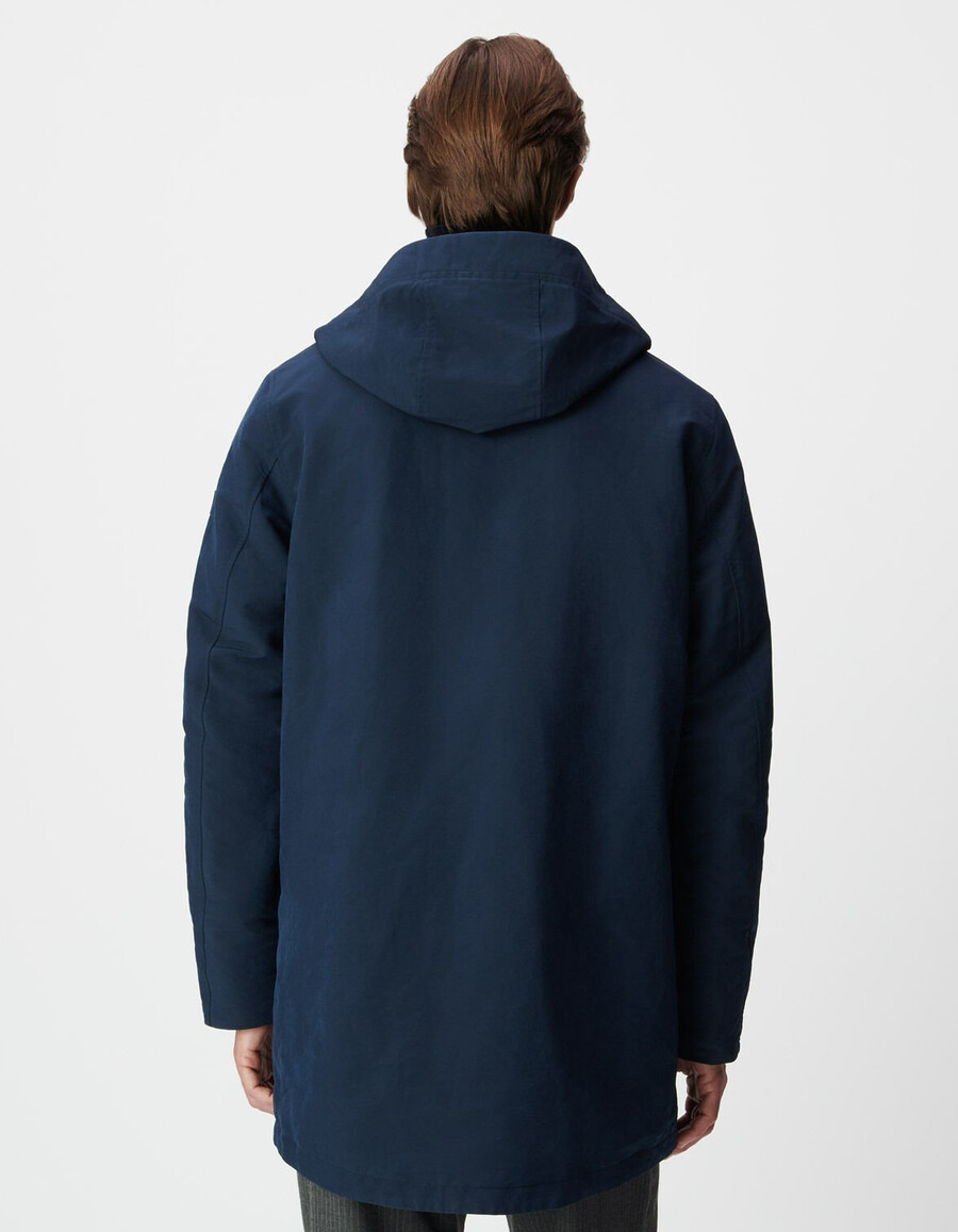 parka azul marino con cuatro bolsillos y forro polar para hombre